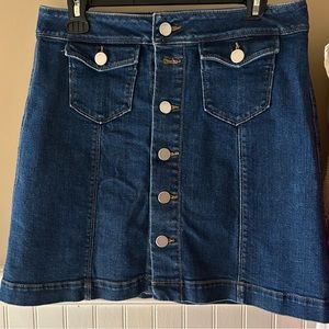 LOFT denim skirt size 6 button fly. Excellent condition.